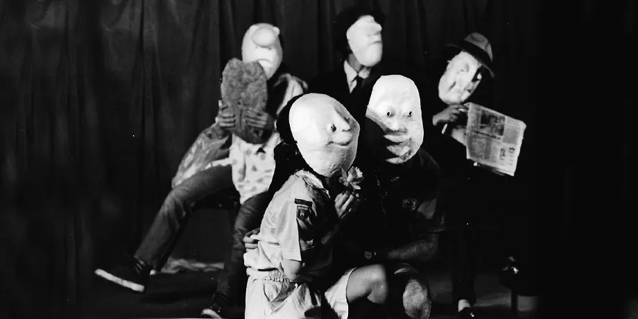 Accademia Internazionale di Teatro Roma – Fotoromanzo / La Ballata del Grande Macabro / Capuccetto rosso sangue … – Anno Accademico 1987/1988 – foto 3