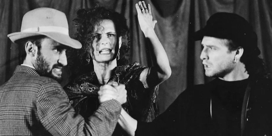 Accademia Internazionale di Teatro Roma – Fotoromanzo / La Ballata del Grande Macabro / Capuccetto rosso sangue … – Anno Accademico 1987/1988 – foto 6